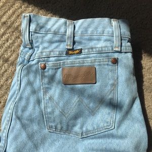 Light wash wrangler jeans size 32x33